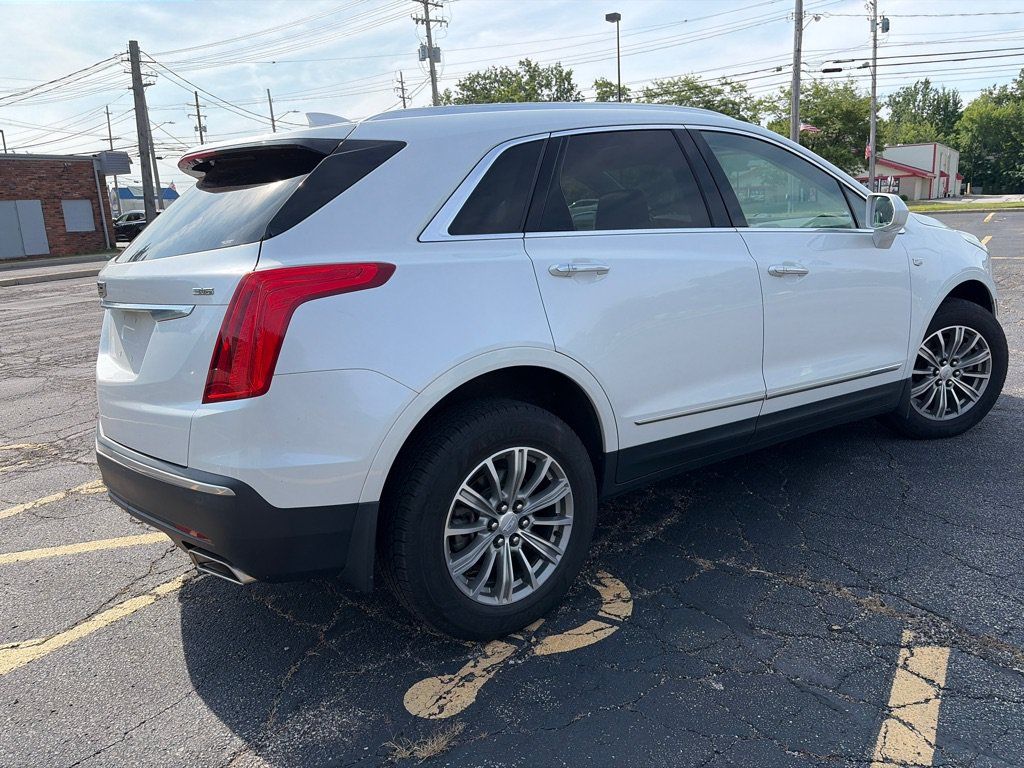 Used 2018 Cadillac XT5 Luxury w/ Driver Awareness Package AWD/4WD image 9