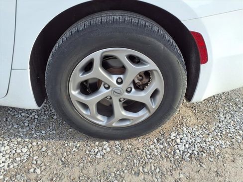 Used 2023 Chrysler Pacifica Limited image 43