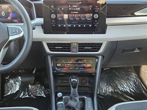 New 2026 Volkswagen Taos SE FWD image 12
