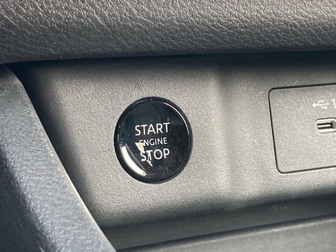 Used 2024 Nissan Rogue SV image 22