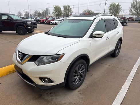 Used 2016 Nissan Rogue SL w/ SL Premium Package image 2
