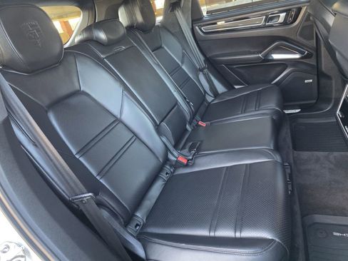 Used 2019 Porsche Cayenne Turbo image 33