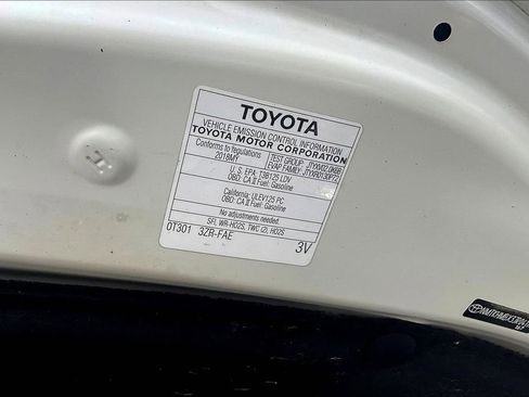 Used 2018 Toyota C-HR XLE FWD image 29