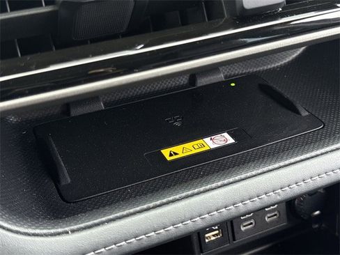 Used 2023 Toyota Highlander XLE image 24