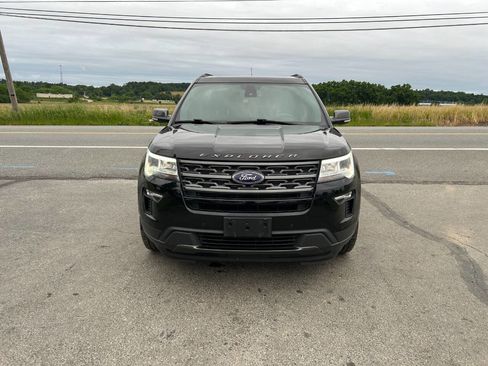 Used 2019 Ford Explorer XLT w/ Equipment Group 202A AWD/4WD image 4