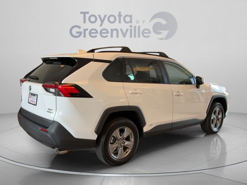 Used 2022 Toyota RAV4 XLE w/ Convenience Package AWD/4WD image 6