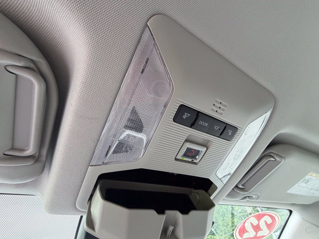Used 2022 Toyota RAV4 XLE AWD/4WD image 18