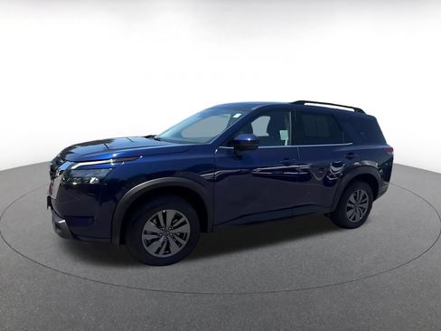Used 2025 Nissan Pathfinder SV FWD image 8