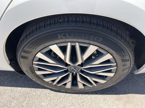 Used 2025 Nissan Altima 2.5 SV FWD image 19
