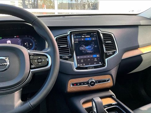 Used 2024 Volvo XC90 B6 Plus image 6