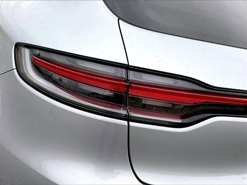 Used 2022 Porsche Macan image 21