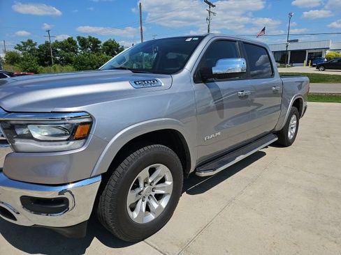 Used 2019 RAM 1500 Laramie AWD/4WD image 2
