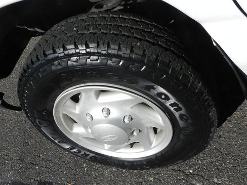 Used 2009 Ford E-150 and Econoline 150 Wagon image 8