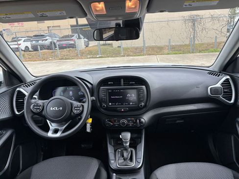 Used 2025 Kia Soul LX w/ LX Technology Package image 31