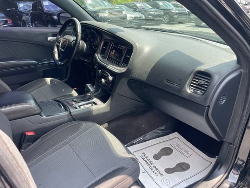 Used 2017 Dodge Charger R/T w/ Navigation & Travel Group RWD image 12