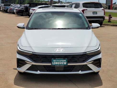 New 2026 Hyundai Elantra Limited FWD image 3