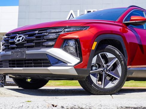Used 2025 Hyundai Tucson SEL FWD image 2
