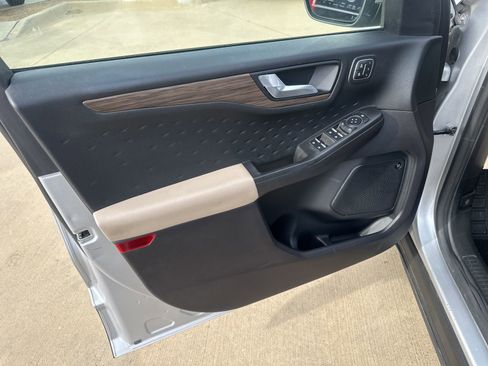 Used 2020 Ford Escape Titanium image 16