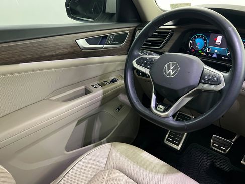 Used 2024 Volkswagen Atlas SEL Premium R-Line AWD/4WD image 12