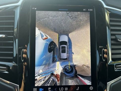 Certified 2024 Volvo XC90 T8 Ultimate w/ Protection Package Premier image 4