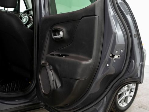 Used 2023 Jeep Renegade Latitude image 17