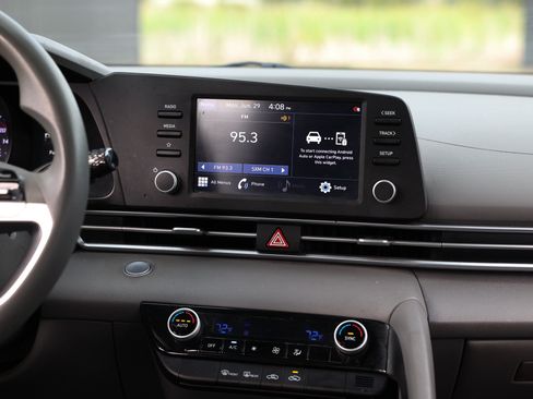Used 2021 Hyundai Elantra SEL FWD image 38