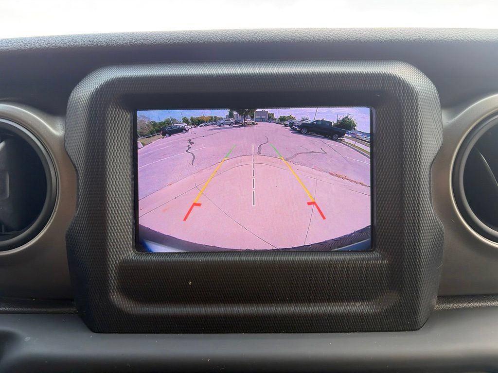 Used 2018 Jeep Wrangler Unlimited Sport S AWD/4WD image 14