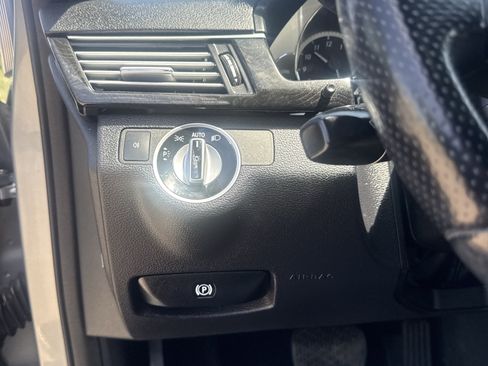 Used 2013 Mercedes-Benz E 350 BlueTEC Sedan image 16