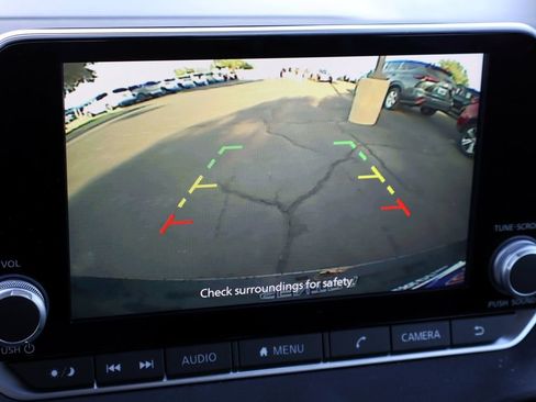 Used 2025 Nissan Sentra SV FWD image 5