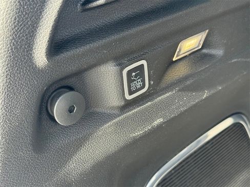 Used 2021 Jeep Grand Cherokee L Limited w/ Luxury Tech Group II image 6