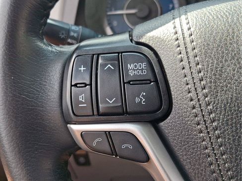 Used 2020 Toyota Sienna XLE Premium w/ Carpet Mat Package FWD image 21