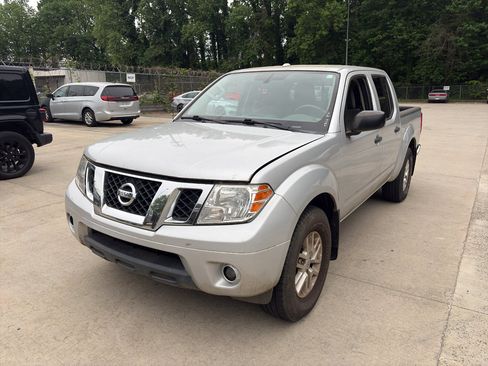Used 2017 Nissan Frontier SV w/ SV Value Truck Package RWD image 2