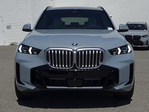 New 2026 BMW X5 sDrive40i w/ M Sport Package RWD image 2