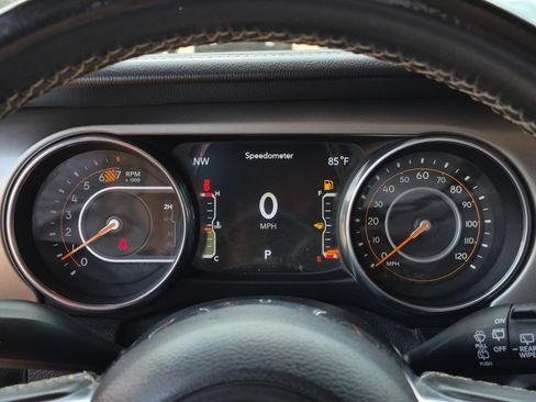 Used 2018 Jeep Wrangler Unlimited Sahara AWD/4WD image 17