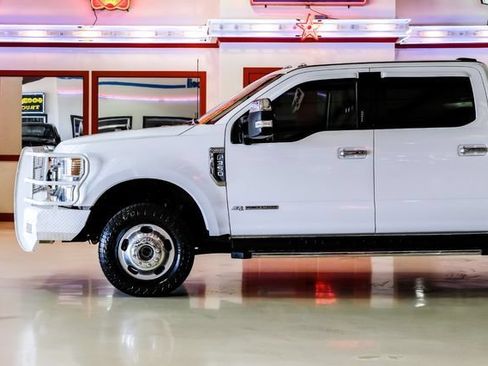 Used 2022 Ford F350 Lariat w/ Lariat Ultimate Package AWD/4WD image 13