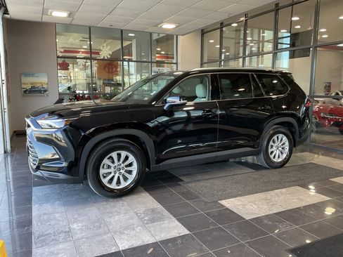 Certified 2024 Toyota Grand Highlander XLE image 3