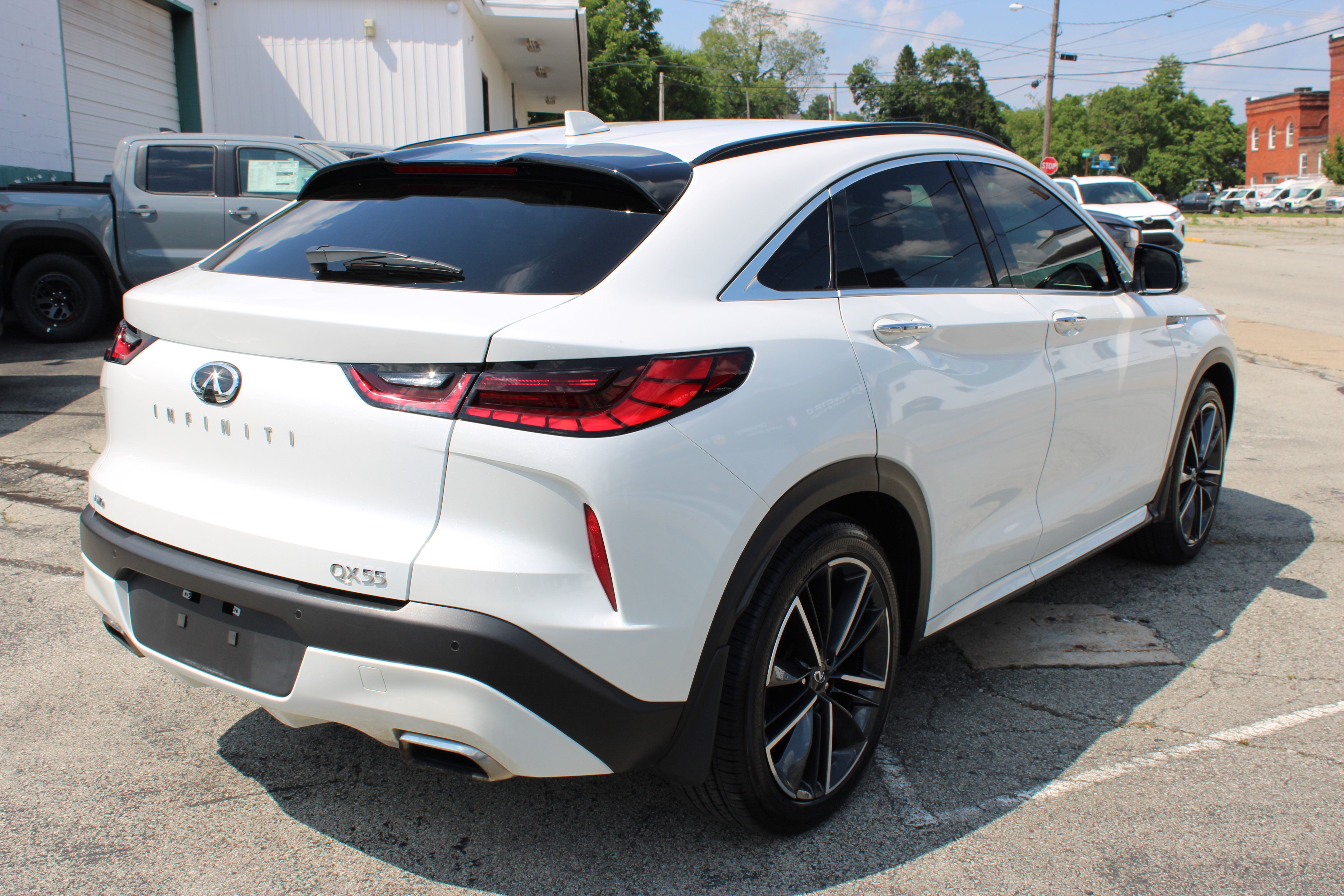Used 2023 INFINITI QX55 Sensory w/ Lighting Package AWD/4WD image 7