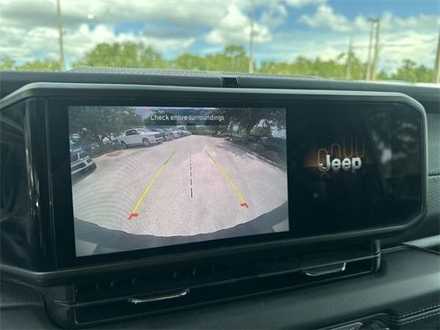 Used 2024 Jeep Wrangler Unlimited Rubicon 4xe image 21