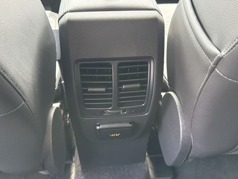Used 2017 Ford Escape SE w/ Equipment Group 201A AWD/4WD image 17