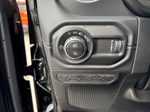 Used 2026 Jeep Gladiator Sport AWD/4WD image 18