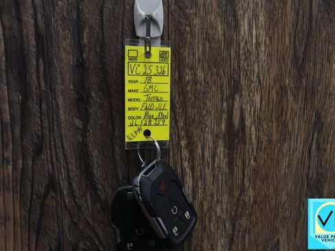 Used 2018 GMC Terrain SLE image 34