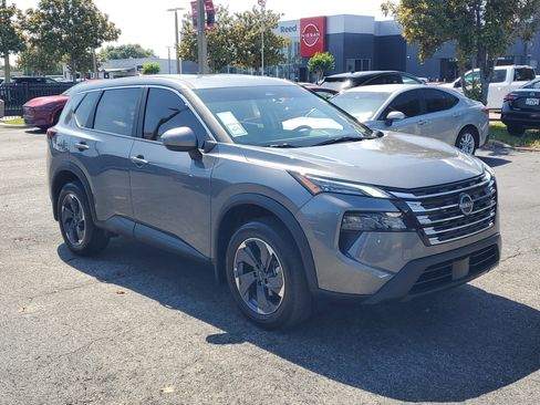 Certified 2026 Nissan Rogue SV FWD image 3