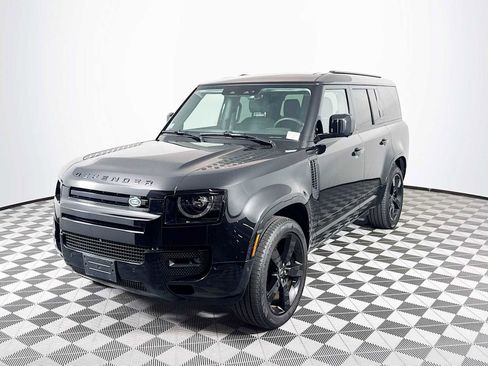 Used 2025 Land Rover Defender 130 X-Dynamic SE image 1