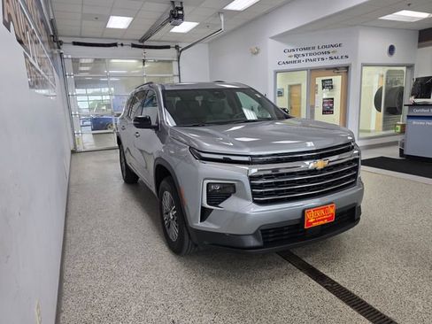 Used 2026 Chevrolet Traverse LT AWD/4WD image 3
