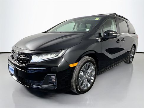 Used 2025 Honda Odyssey Touring image 2