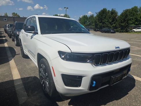 Used 2023 Jeep Grand Cherokee Overland AWD/4WD image 3