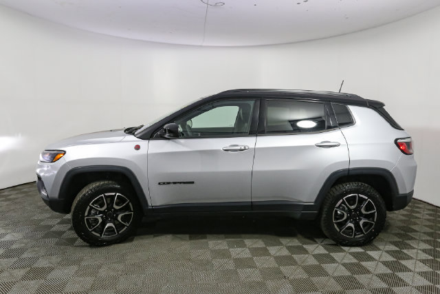 Used 2026 Jeep Compass Trailhawk AWD/4WD image 6