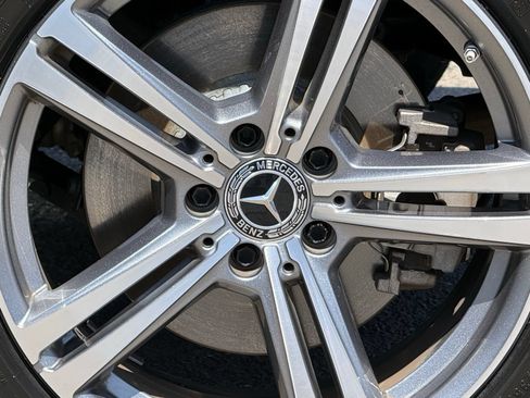 Used 2021 Mercedes-Benz GLC 300 image 21