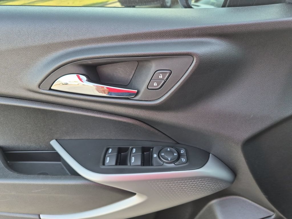 Certified 2024 Chevrolet Trax LS FWD image 13