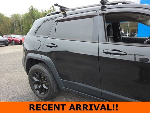 Used 2015 Jeep Cherokee Trailhawk w/ Cold Weather Group image 25